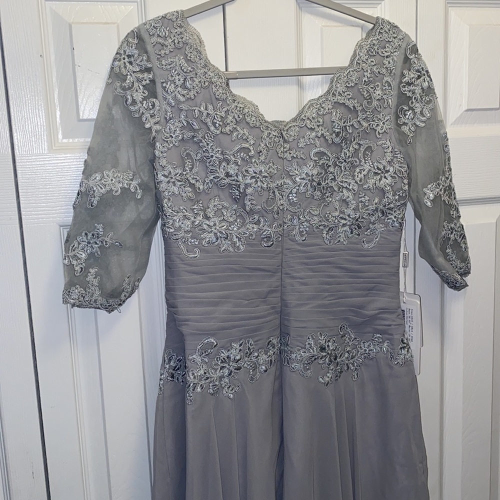 A-line Scoop Knee-Length Chiffon Lace With Pleats Mother of the Bride Dress - Picture 8 of 10